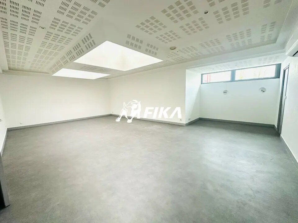 Bureau dans Artigues-près-Bordeaux à louer Photo de l’immeuble– Image 1 sur 8