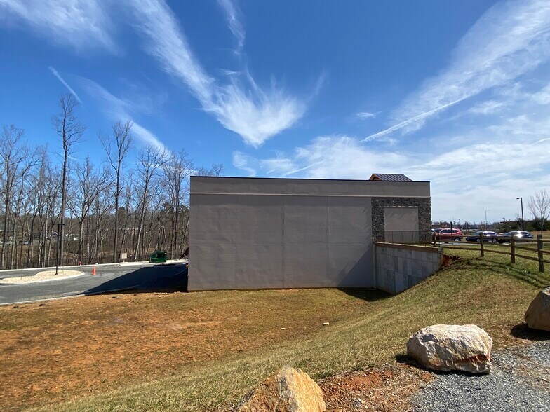 134 Wood Ridge Ter, Zion Crossroads, VA à louer - Photo de l’immeuble – Image 3 sur 4