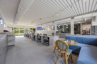 800 Seagate Dr, Naples, FL à louer Photo intérieure– Image 1 sur 5