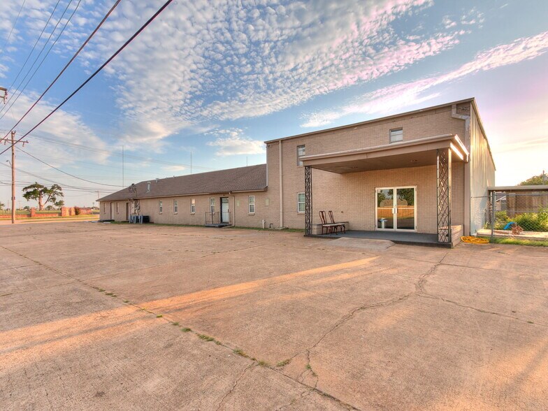 809 SW 4th St, Moore, OK à vendre - Photo de l’immeuble – Image 3 sur 98