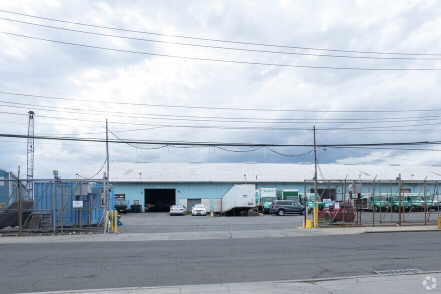 700 Columbia St, Brooklyn, NY à louer - Photo de l’immeuble – Image 3 sur 11