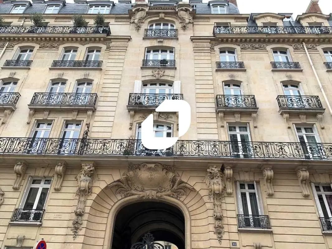 22-28 Rue De Tocqueville, Paris à louer Photo de l’immeuble– Image 1 sur 8