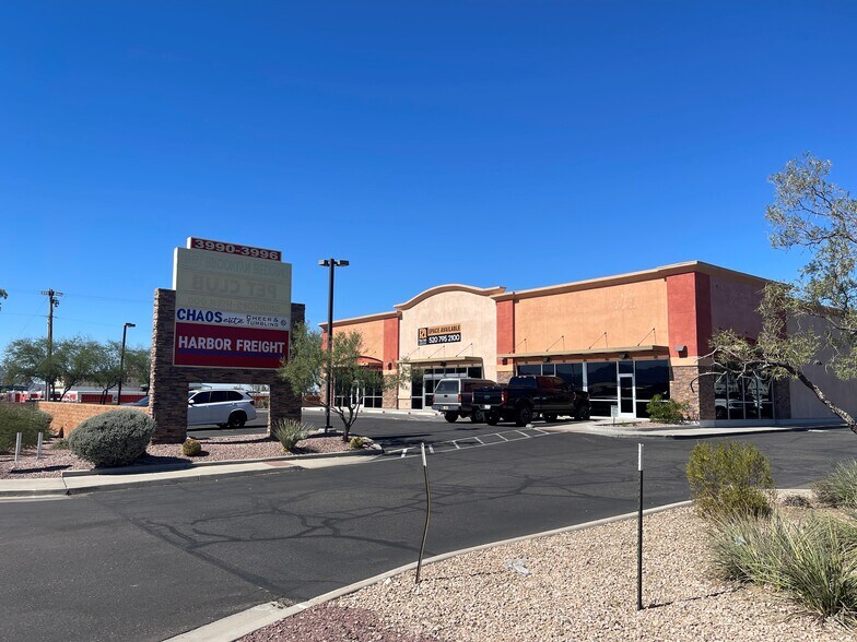 3996 W Ina Rd, Tucson, AZ à louer - Photo de l’immeuble – Image 2 sur 7