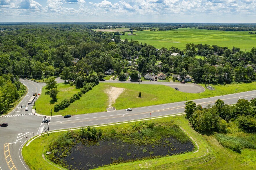 32 E Hampton St, Pemberton, NJ à louer - Photo de l’immeuble – Image 3 sur 11