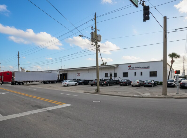 438 W Kaley St, Orlando, FL à louer - Photo de l’immeuble – Image 3 sur 11