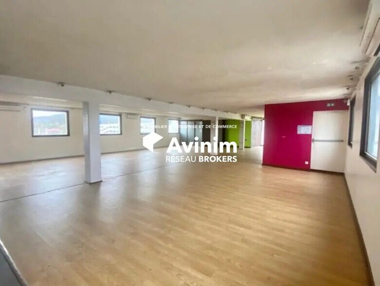 Local commercial dans Franconville à louer - Photo intérieure – Image 1 sur 7