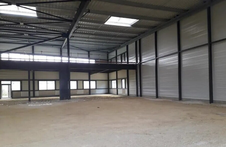 Local d'activités dans Moissy-Cramayel à vendre - Photo intérieure – Image 3 sur 5