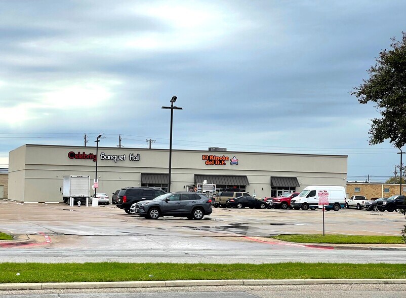 2900 Walnut Hill Ln, Dallas, TX à louer - Photo de l’immeuble – Image 3 sur 24