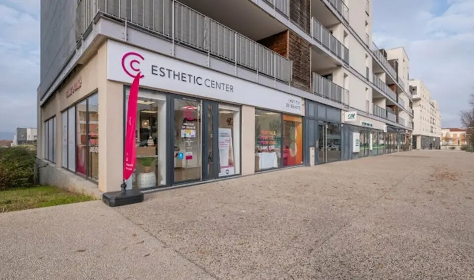 Local commercial dans Sathonay-Camp à vendre - Photo de l’immeuble – Image 1 sur 5