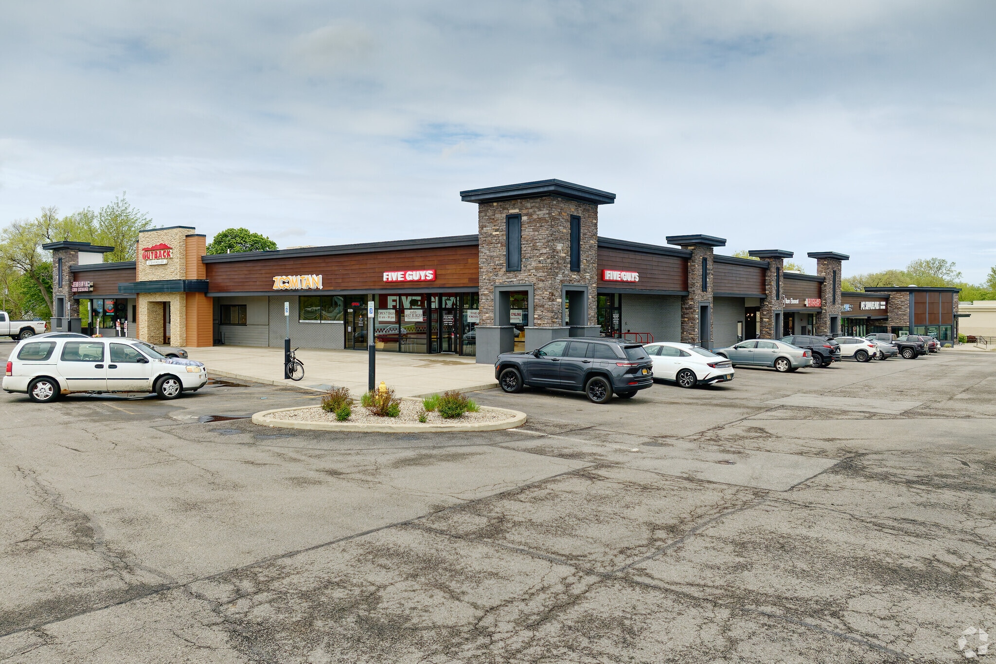 1942-1956 W Ridge Rd, Rochester, NY à louer Photo principale– Image 1 sur 12