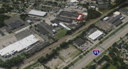 1515 Elmwood Ave, Cranston, RI à louer Photo intérieure– Image 1 sur 2