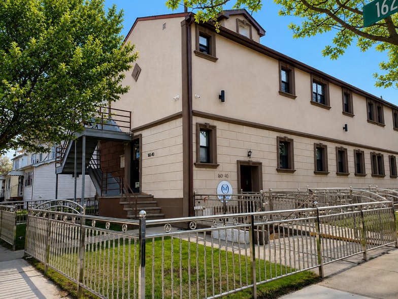 16040 78th Rd, Flushing, NY à louer - Photo de l’immeuble – Image 1 sur 10