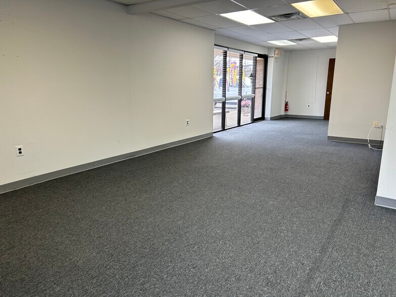 7905 Browning Rd, Pennsauken, NJ à louer - Photo de l’immeuble – Image 2 sur 11