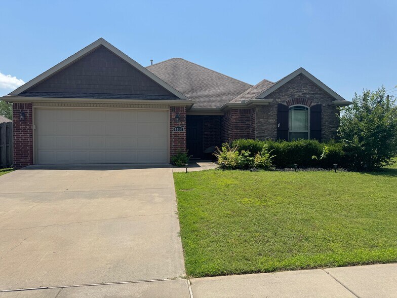 4400 W Langmead Dr, Rogers, AR à vendre - Photo principale – Image 1 sur 1