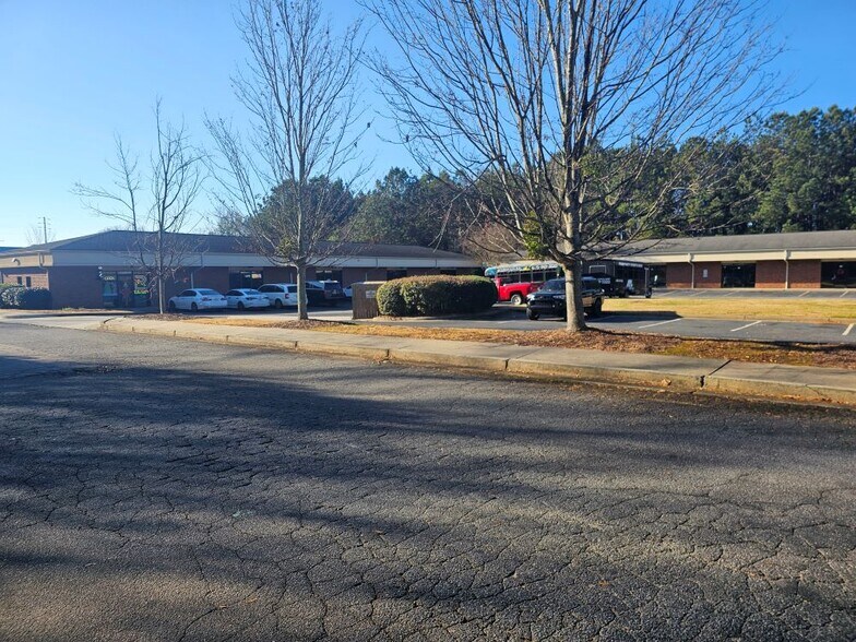5509 Radford Rd, Flowery Branch, GA à vendre - Photo de l’immeuble – Image 2 sur 6