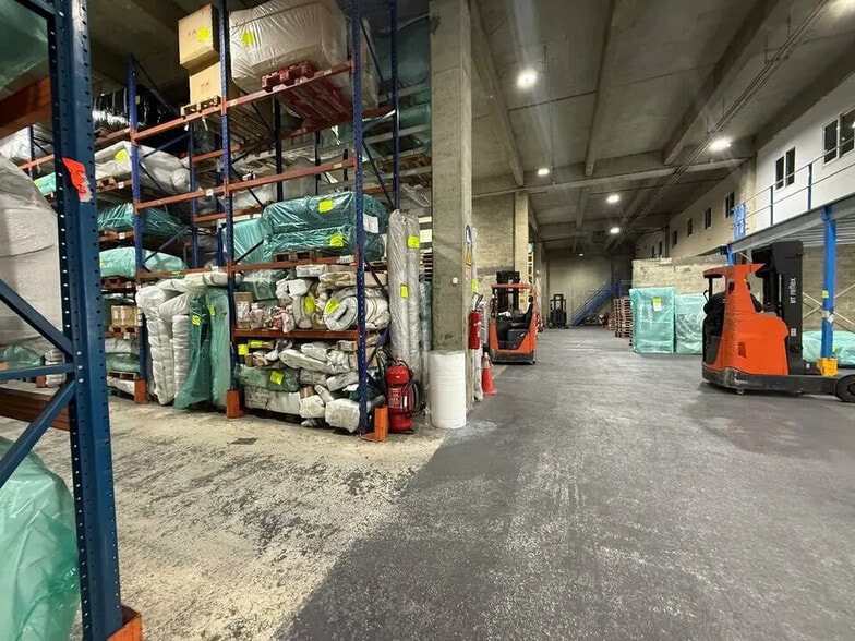 Industriel/Logistique dans Sarcelles à vendre - Photo intérieure – Image 3 sur 3