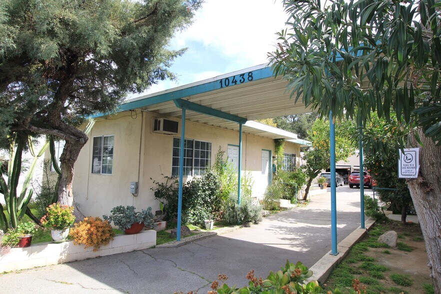 10438 Scoville Ave, Sunland, CA à vendre - Photo de l’immeuble – Image 2 sur 5