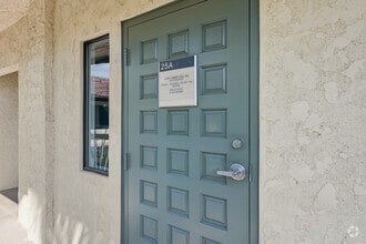 24953 Paseo De Valencia, Laguna Hills, CA à louer Photo intérieure– Image 2 sur 11