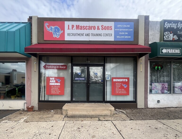109-133 N York Rd, Willow Grove, PA à louer - Photo de l’immeuble – Image 1 sur 18