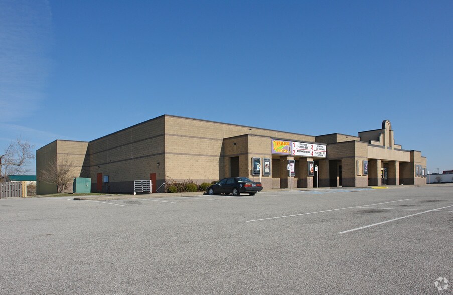 757 E Lewis And Clark Pky, Clarksville, IN à louer - Photo de l’immeuble – Image 2 sur 2
