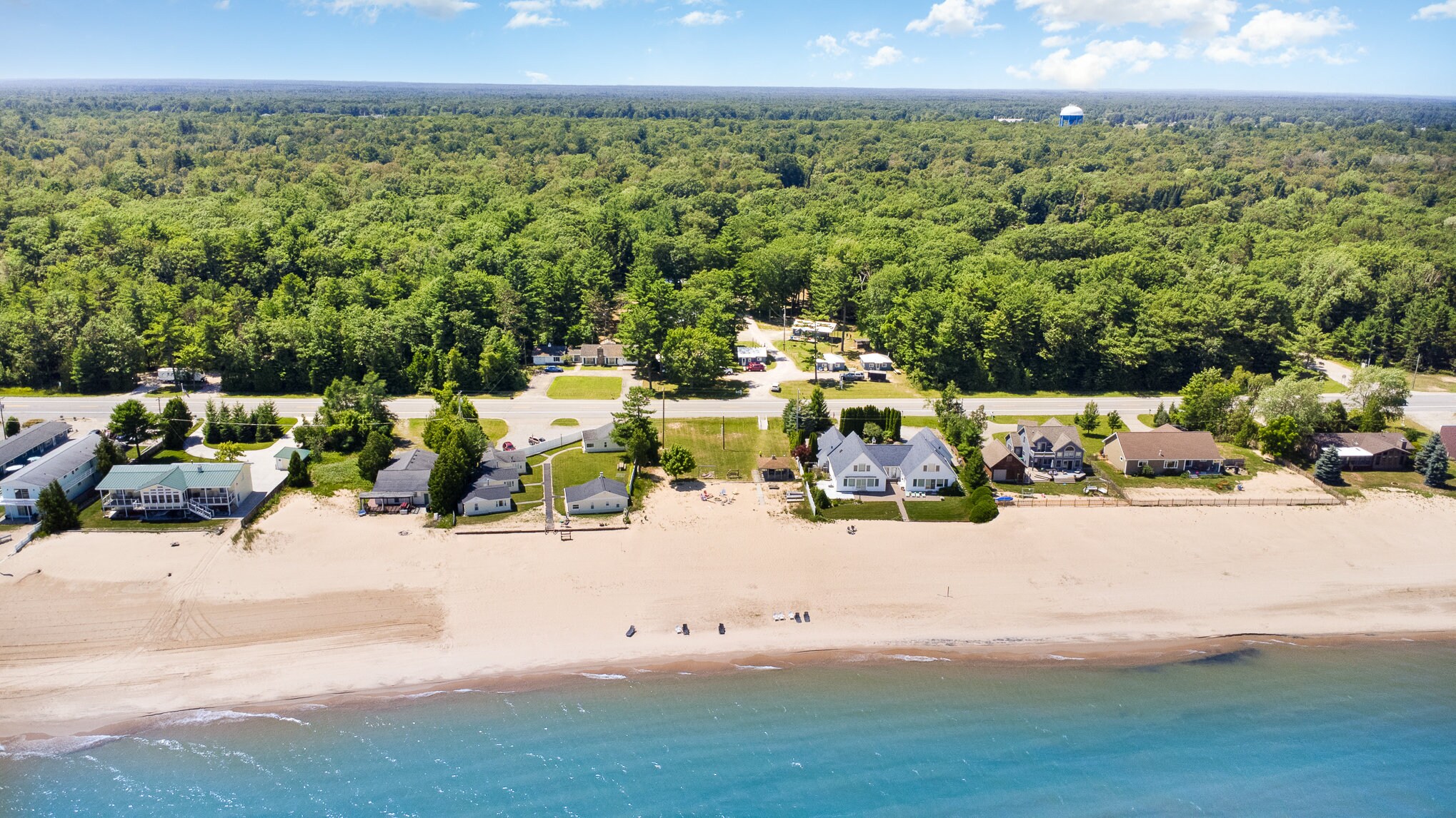 7432-7433 N US Highway 23, Oscoda, MI à vendre Photo de l’immeuble– Image 1 sur 69