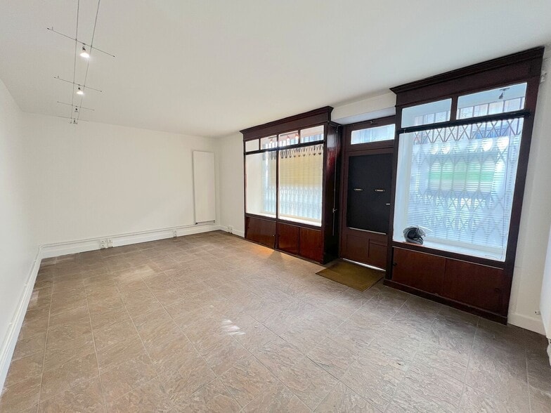 Local commercial dans Paris à vendre - Photo de l’immeuble – Image 2 sur 19