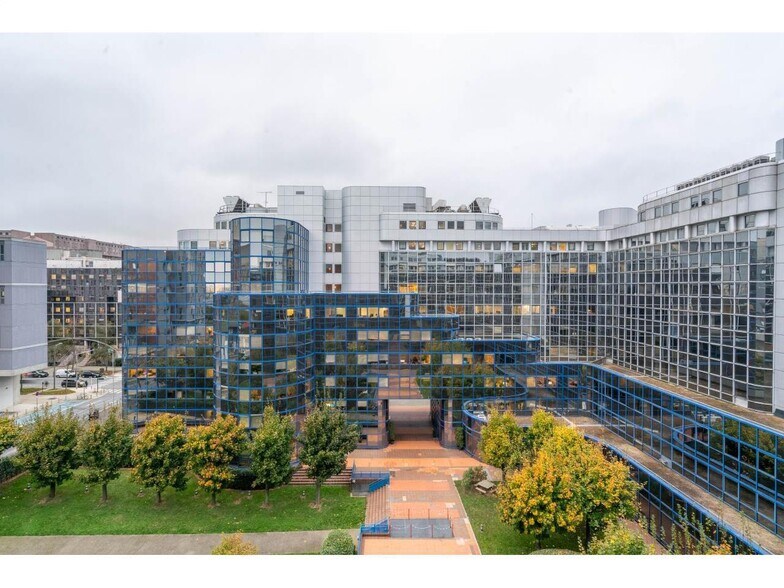 Bureau dans Noisy-le-Grand à louer - Photo de l’immeuble – Image 1 sur 30