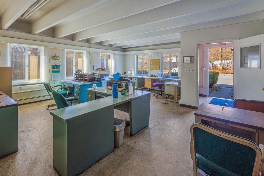 21 Westford Rd, Ayer, MA à louer - Photo intérieure – Image 2 sur 8