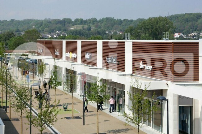 Plus de détails pour Local commercial à louer