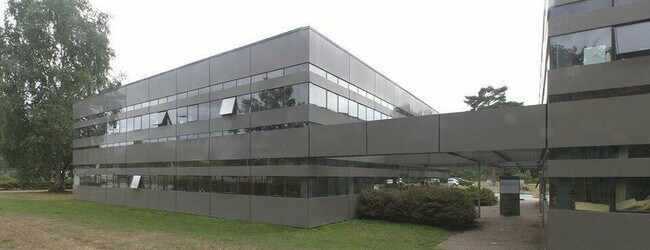 Plus de détails pour Local d'activités à louer