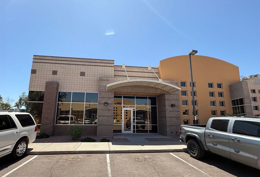 8765 W Kelton Ln, Peoria, AZ à louer - Photo de l’immeuble – Image 1 sur 5