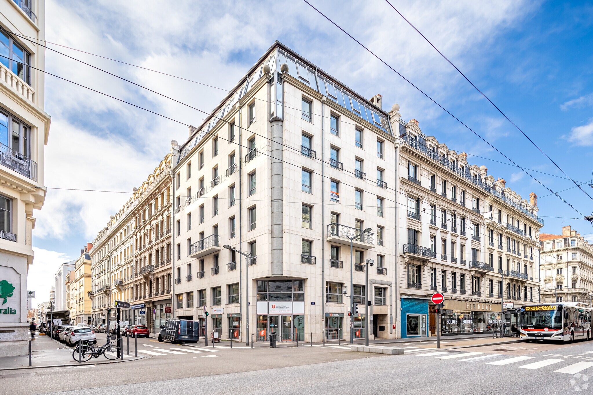 Local commercial dans Lyon à louer Photo principale– Image 1 sur 4