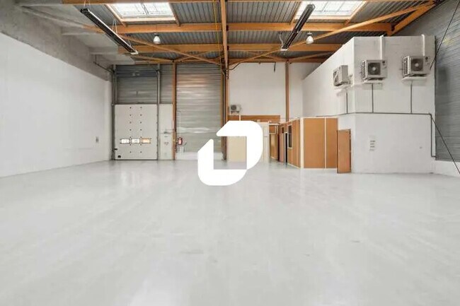 Plus de détails pour Bureau, Local d'activités à louer