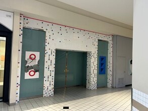 1299 Galleria, Riverside, CA à louer Photo intérieure– Image 1 sur 5