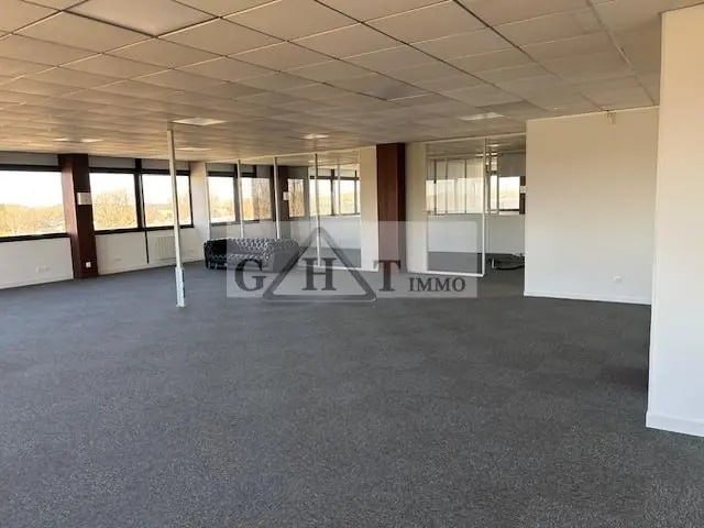 Bureau dans Villebon-sur-Yvette à louer - Photo de l’immeuble – Image 2 sur 4