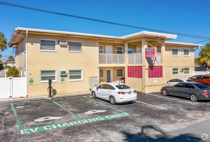 520 73rd Ave, Saint Pete Beach, FL à vendre - Photo de l’immeuble – Image 3 sur 9