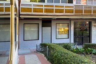 Local commercial dans Fuenlabrada, Madrid à louer Photo de la construction– Image 2 sur 2