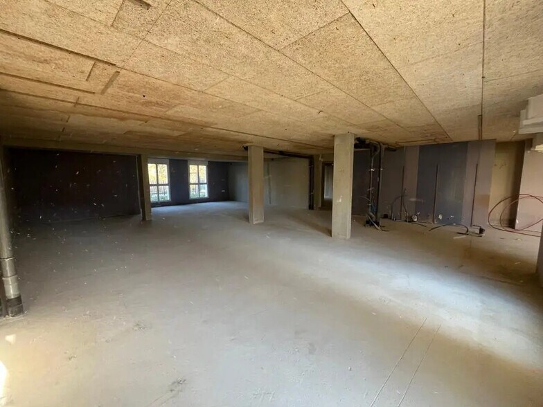 Local commercial dans Ozoir-la-Ferrière à vendre - Photo de l’immeuble – Image 3 sur 12