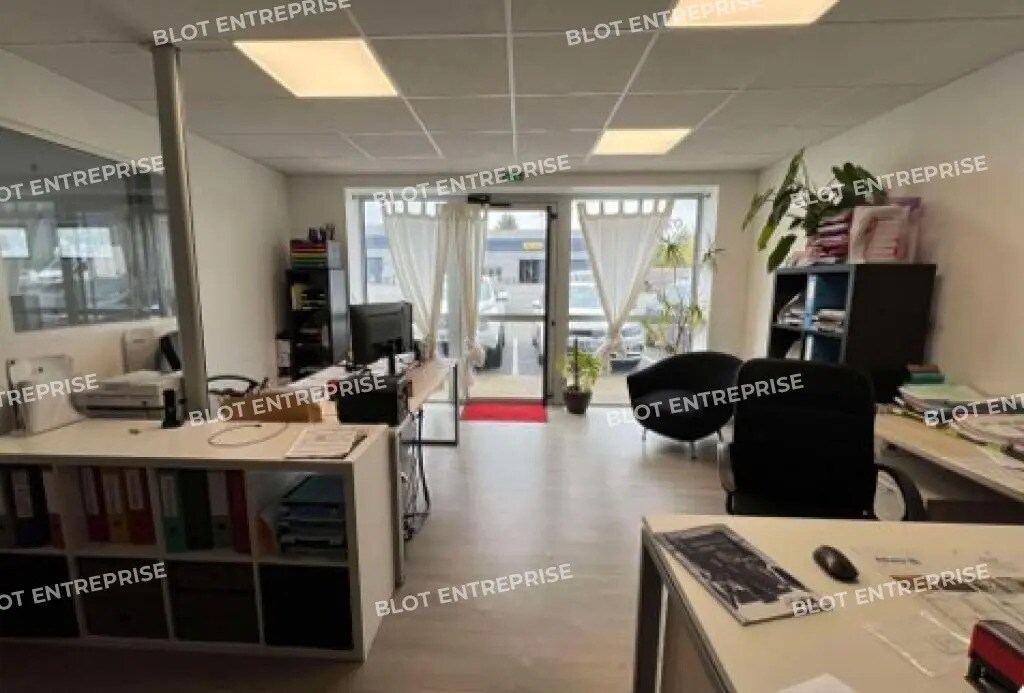 Local d'activités dans Pacé à vendre Photo intérieure– Image 1 sur 6