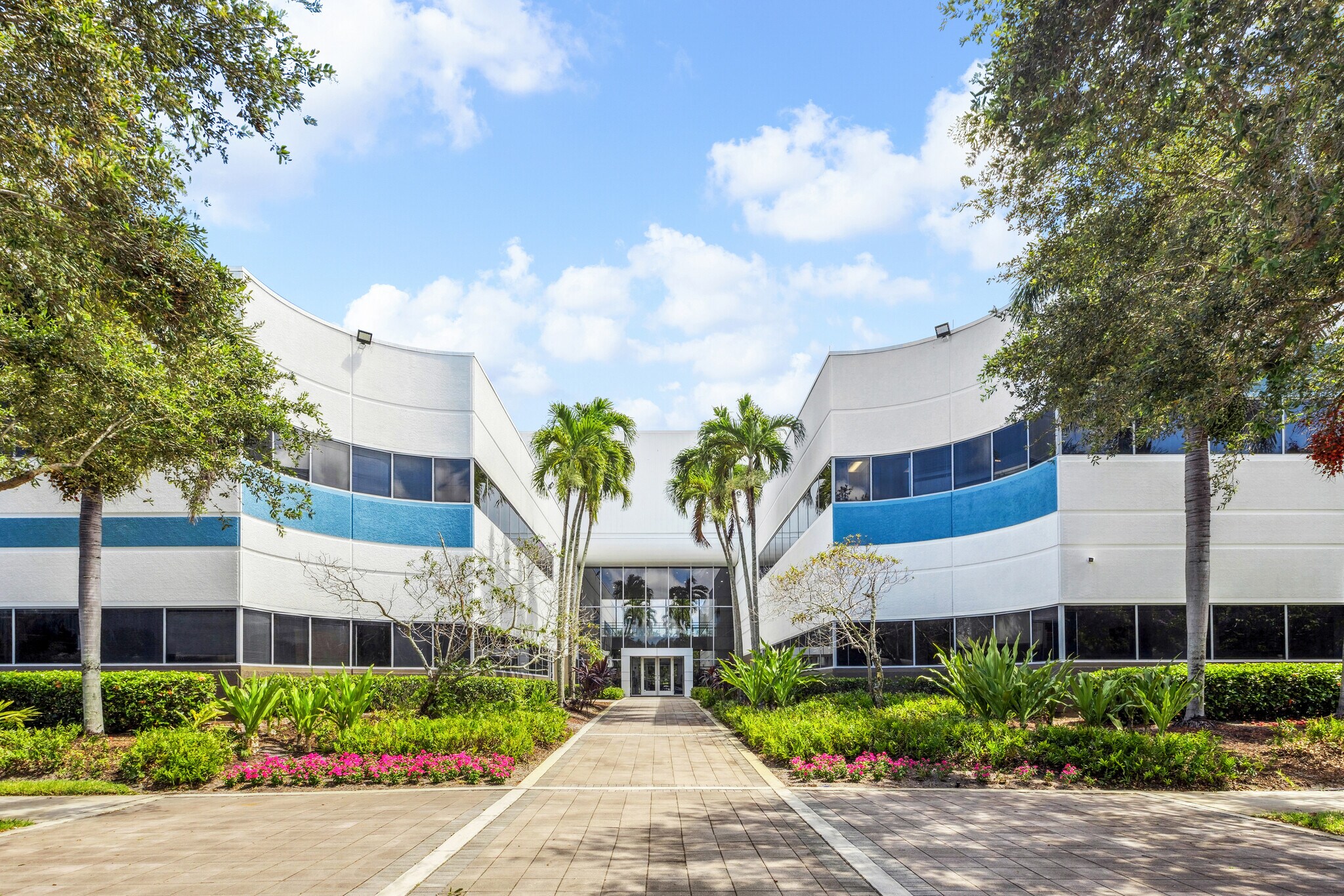 901 Yamato Rd, Boca Raton, FL à louer Photo de l’immeuble– Image 1 sur 6