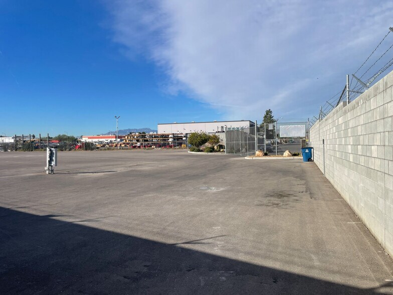 4241 Reno Ave, Las Vegas, NV à louer - Photo de l’immeuble – Image 3 sur 9