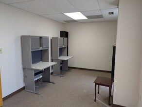 801 W Bay Dr, Largo, FL à louer Photo intérieure– Image 1 sur 17