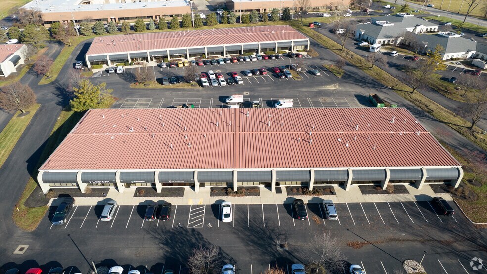 690 Lakeview Plaza Blvd, Columbus, OH à louer - Photo de l’immeuble – Image 3 sur 7