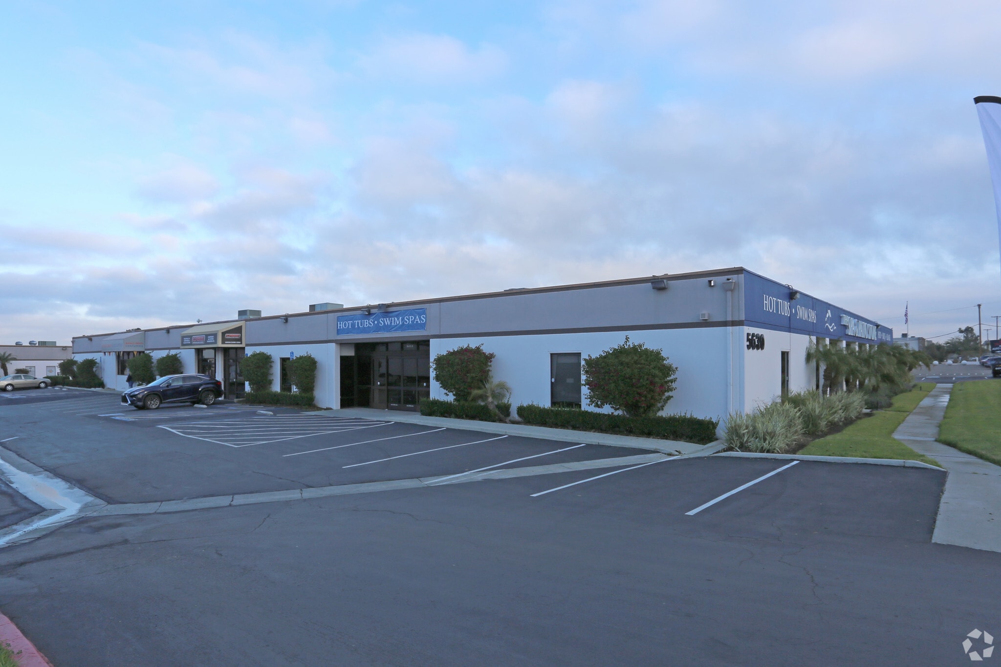 5630 Kearny Mesa Rd, San Diego, CA à louer Photo principale– Image 1 sur 10