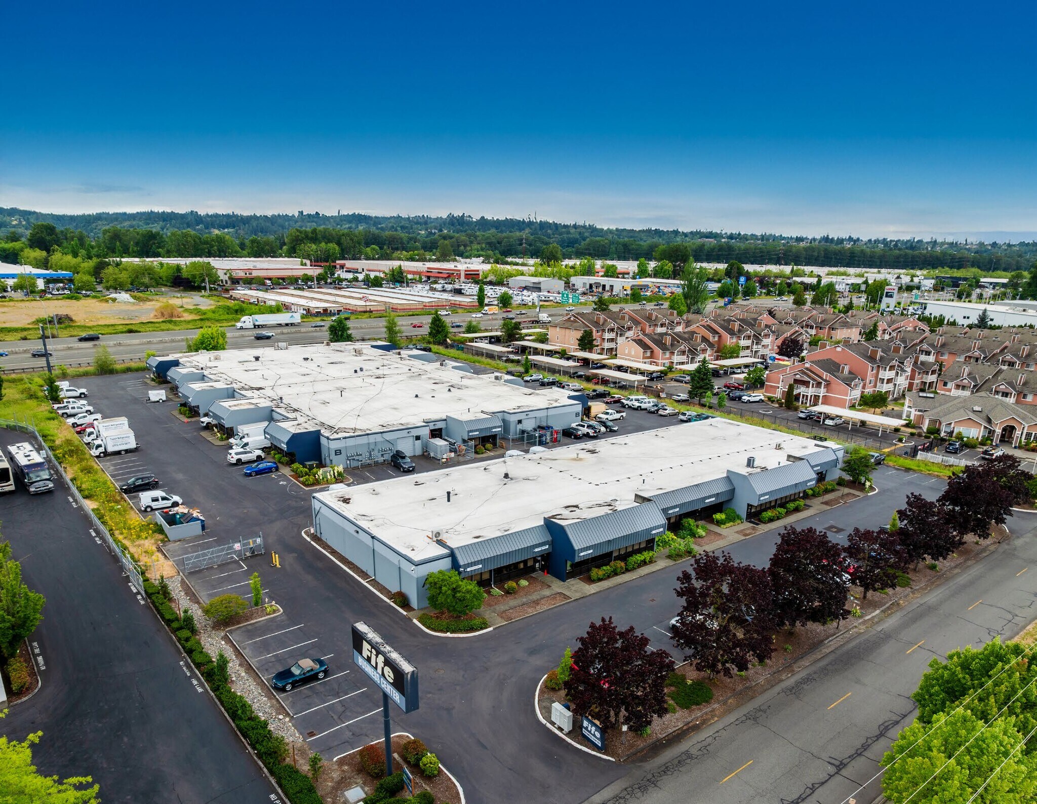 4630 16th St E, Fife, WA à vendre Photo principale– Image 1 sur 8