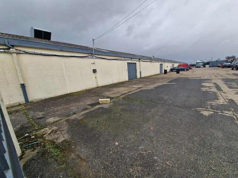 Industriel/Logistique dans Hérouville-en-Vexin à vendre - Photo de l’immeuble – Image 2 sur 9