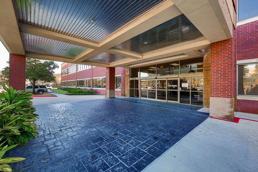 111 Vision Park Blvd, Shenandoah, TX à louer - Photo de l’immeuble – Image 2 sur 9