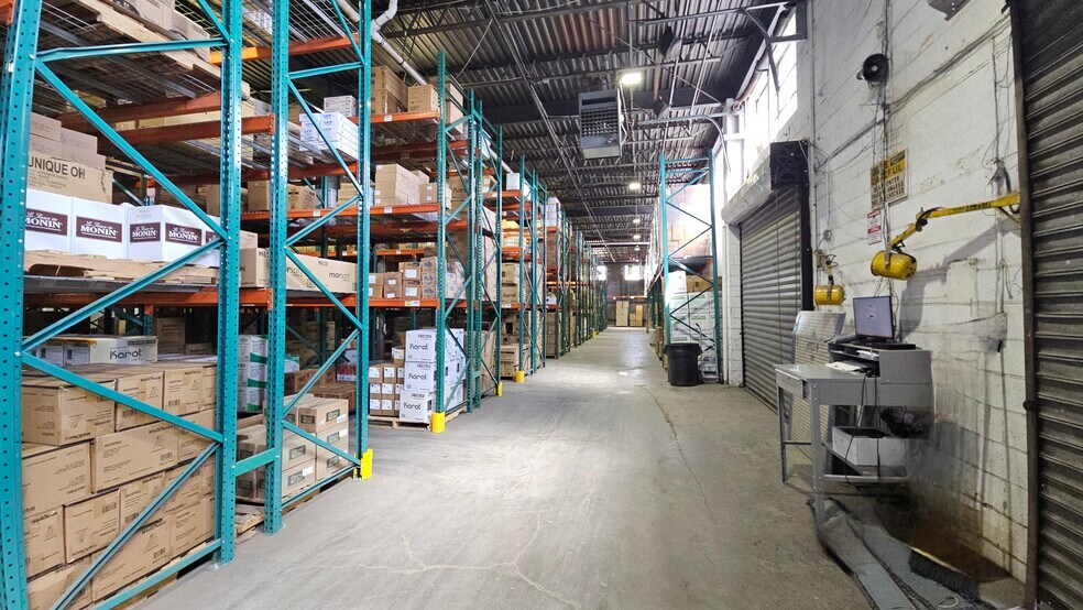 707 Commercial Ave, Carlstadt, NJ à louer - Photo de l’immeuble – Image 3 sur 20