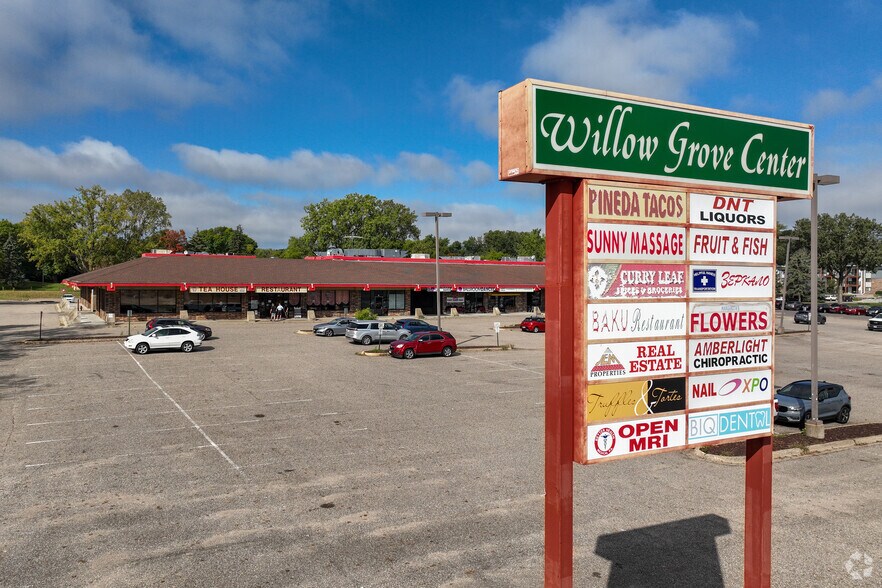 8-88 Nathan Ln, Plymouth, MN à louer - Photo de l’immeuble – Image 3 sur 16