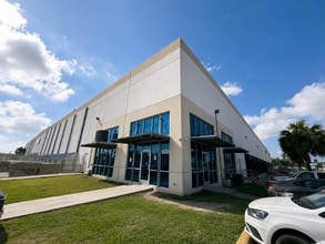 5300 George McVay Dr, McAllen, TX à louer Photo de l’immeuble– Image 1 sur 4